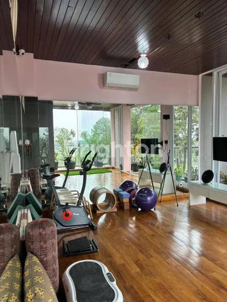 image RUMAH MEWAH 4 LANTAI STRATEGIS DAERAH GADING SERPONG TANGGERANG  (6)