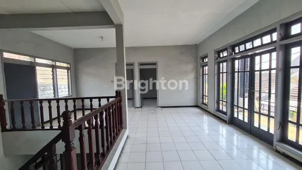 image DISEWAKAN RUMAH 2 LANTAI AREA JOYO GRAND SELANGKAH KE KAMPUS UNIVERSITAS TERBAIK KOTA MALANG (4)