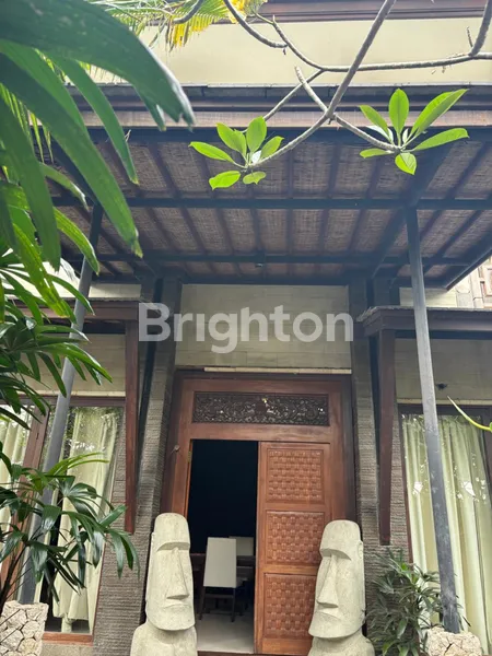 VILLA EKSLUSIF DENGAN 3 KAMAR TIDUR DI LEGIAN KUTA
