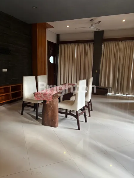 image VILLA EKSLUSIF DENGAN 3 KAMAR TIDUR DI LEGIAN KUTA (2)