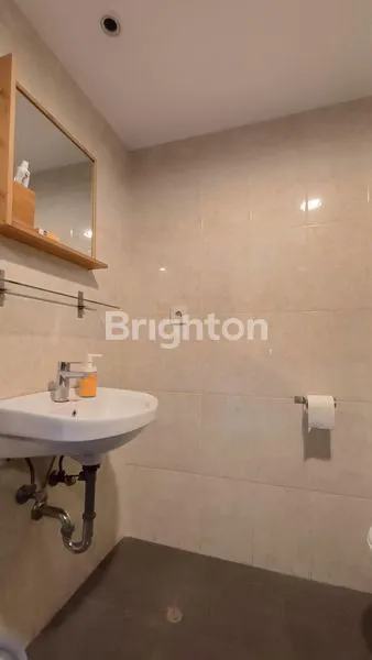 image UNIT LANTAI ATAS, STRATEGIS DI JL. DI PANJAITAN (4)