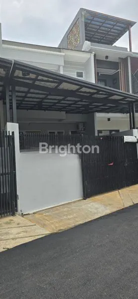 RUMAH BARU DAN CANTIK, RUMAH 2 LANTAI DI JAKARTA SELATAN