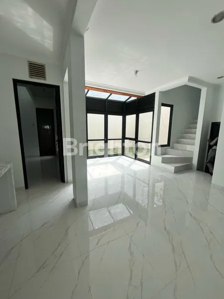 image RUMAH 2 LANTAI DI KOTA WISATA, SIAP HUNI & FULL RENOVASI (2)