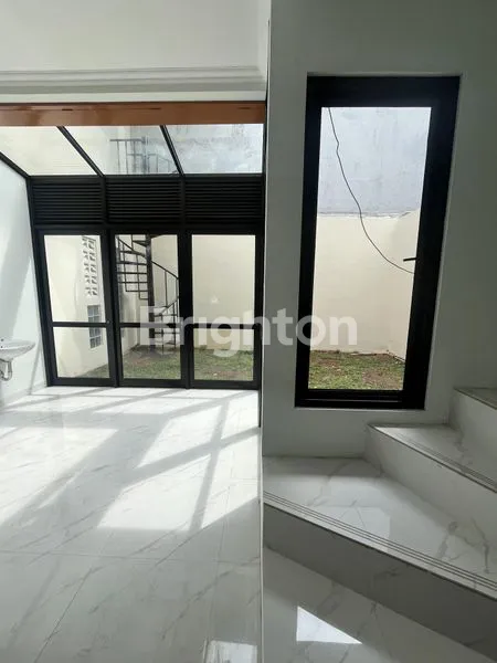 image RUMAH 2 LANTAI DI KOTA WISATA, SIAP HUNI & FULL RENOVASI (4)