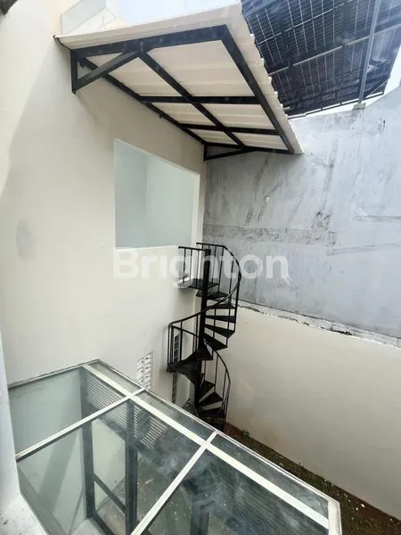 image RUMAH 2 LANTAI DI KOTA WISATA, SIAP HUNI & FULL RENOVASI (8)