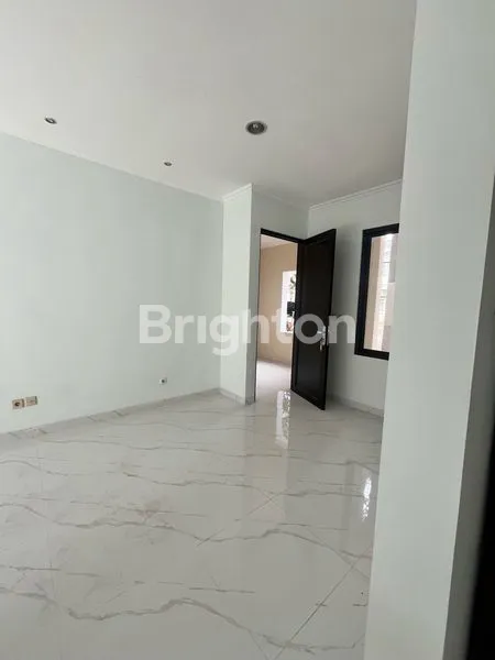 image RUMAH 2 LANTAI DI KOTA WISATA, LT 144M², SIAP HUNI & FULL RENOVASI (7)