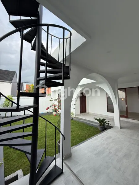 image VILLA BARU LONG LEASE, DENGAN VIEW HAMPARAN ALAM YANG SANGAT INDAH DARI ROOFTOP, LINGKUNGAN VILLA DI CEMANGI MENGWI BADUNG\N (6)