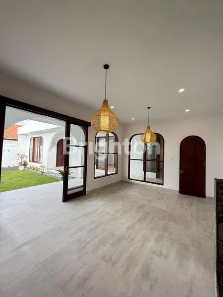 image VILLA BARU LONG LEASE, DENGAN VIEW HAMPARAN ALAM YANG SANGAT INDAH DARI ROOFTOP, LINGKUNGAN VILLA DI CEMANGI MENGWI BADUNG\N (2)