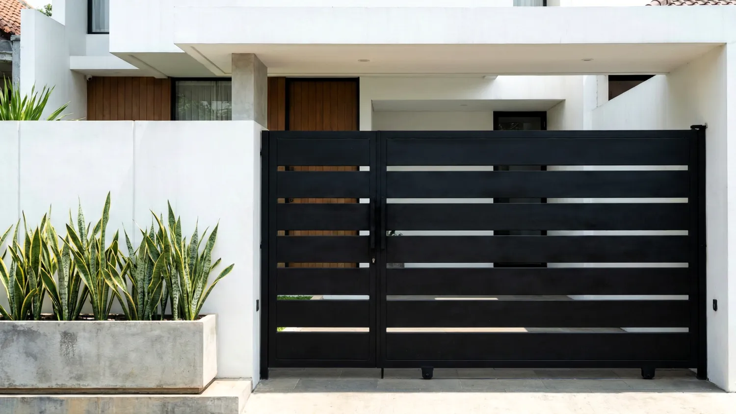 model pintu besi minimalis elegan modern 5 model garis horizontal