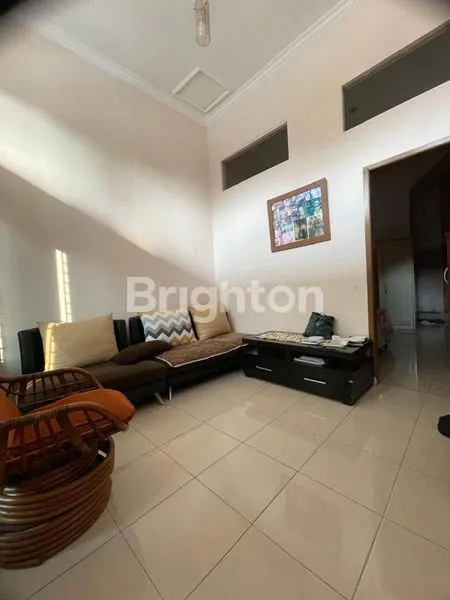 image RUMAH 3 LANTAI SHM 238M² DI MEDAN TIMUR, SIAP HUNI & USAHA (1)