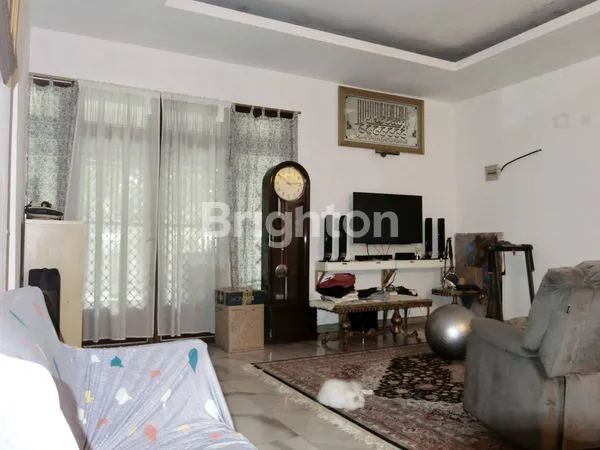 image RUMAH MULTIFUNGSI JL.ADHYAKSA,LEBAK BULUS – NYAMAN DITINGGALI, IDEAL UNTUK USAHA (3)