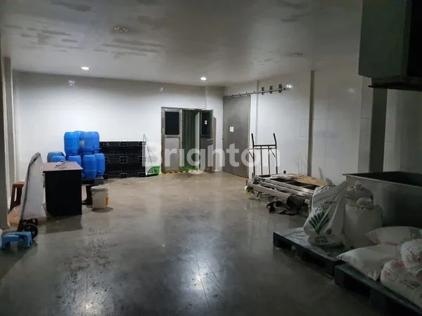 image GUDANG STRATEGIS SAFE N LOCK LT 384M², 2 LANTAI (1)