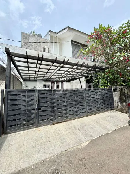 image RUMAH BAGUS 2 LANTAI BINTARO SEKTOR 9 TANGERANG SELATAN  (1)