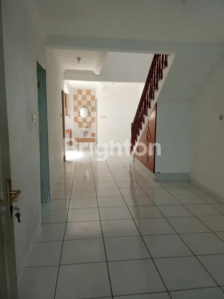 image RUMAH DISEWA TAMAN SEMANAN INDAH JAKARTA BARAT (2)