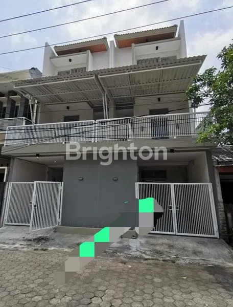 image RUMAH 3 LANTAI LOKASI PALING STRATEGIS DEKAT ITS UNAIR PAKUWON CITY MULYOSARI SUTOREJO KERTAJAYA  DHARMAHUSADA KENJERAN MERR KEPUTIH  WIDYA MANDALA WM GALAXY MALL (1)