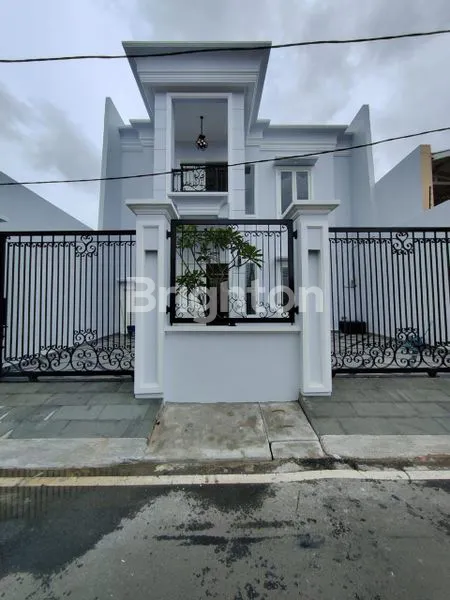 image RUMAH TINGGAL EKSLUSIF BANGUNAN DEKOR DAN ARSITEKTUR  YANG SUDAH RAPI DAN INDAH (7)