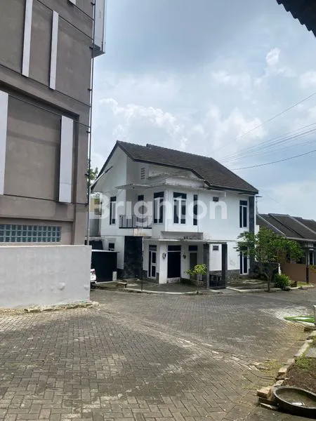 image RUMAH STRATEGIS DI BATU 5 MENIT KE JATIM PARK & HOTEL (3)