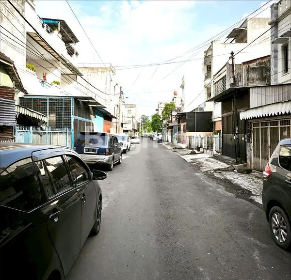 image RUKO SIAP HUNI LEBAR 4,4MTR - INTI KOTA - LETAK STRATEGIS - DAERAH JL THAMRIN - JL SEI KERA - COCOK UNTUK TEMPAT TINGGAL, BUKA USAHA ATAU KOST2AN ( DEKAT BERBAGAI SEKOLAH FAVORIT ) (2)