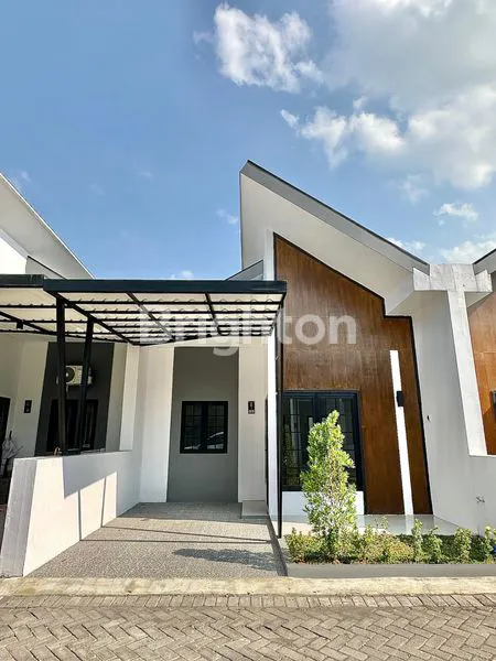 image DISEWAKAN RUMAH BARU DI MAJAPAHIT SEMARANG (1)