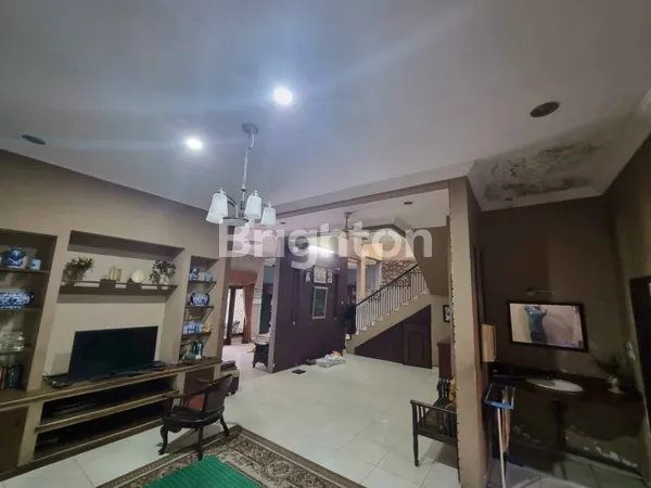 image HUNIAN TERAWAT 2 LANTAI BISA NEGO DI DAERAH PERAK SURABAYA (4)