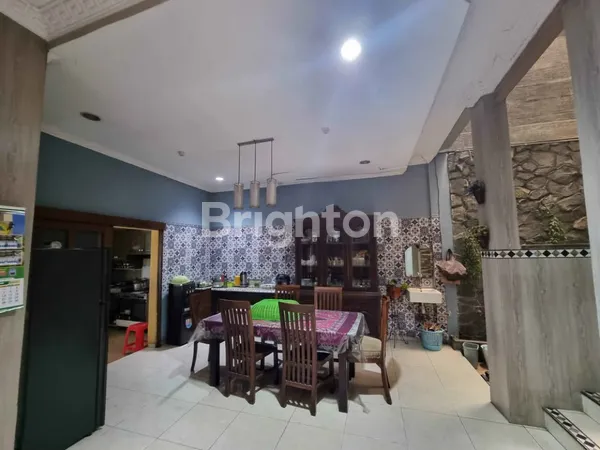 image HUNIAN TERAWAT 2 LANTAI BISA NEGO DI DAERAH PERAK SURABAYA (3)