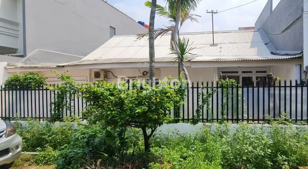 image DIJUAL RUMAH LOKASI STATEGIS DI PUSAT JAKARTA HARGA NEGO HALUS SAMPAI DEAL (2)