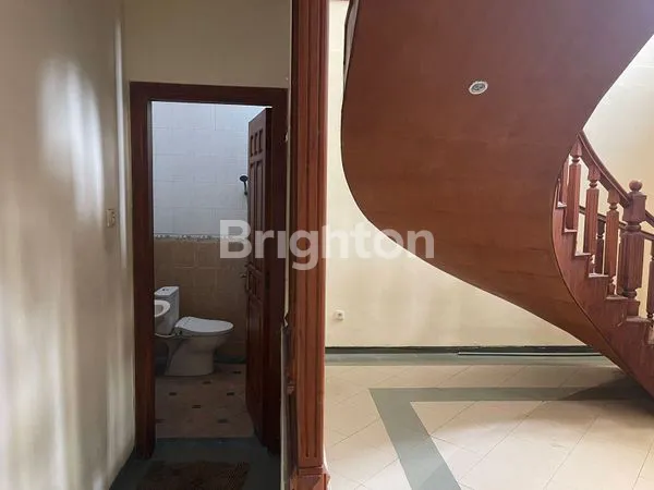 image RUMAH 2 LANTAI RUNGKUT ASRI DEKAT KAMPUS UBAYA, UPN SURABAYA TIMUR (3)