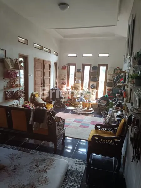 image RUMAH SIAP HUNI, SHM, LT 235M² DI LOKASI NYAMAN (5)