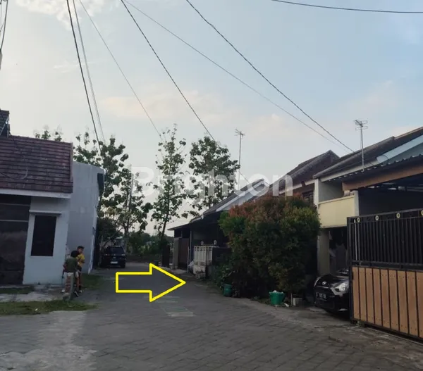 image RUMAH DI PERUM HUNIAN MOJOSONGO (3)