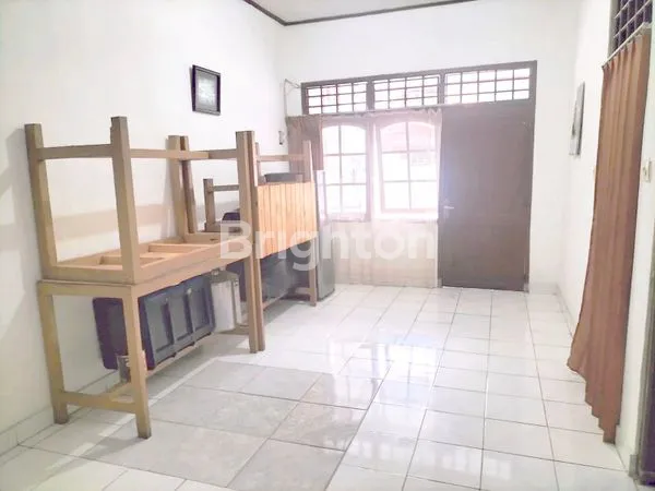 image RUMAH 1 LANTAI 144M² 4KT CARPORT DI KEMAYORAN JAKARTA PUSAT (4)