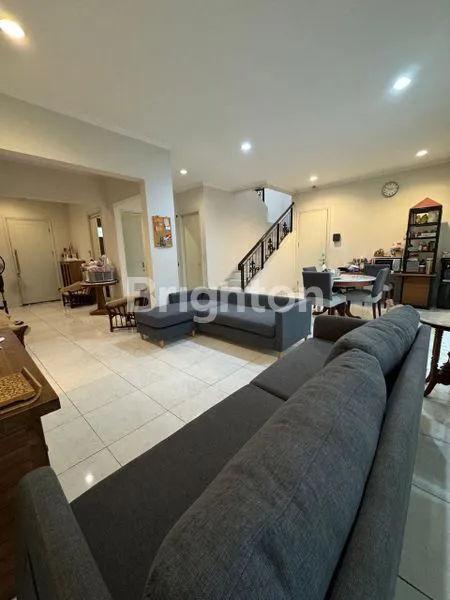 image JUAL CEPAT RUMAH DE PARK HADAP SELATAN RAPIH DENGAN TAMAN DEPAN DAN TAMAN BELAKANG, DE PARK BSD CITY (3)