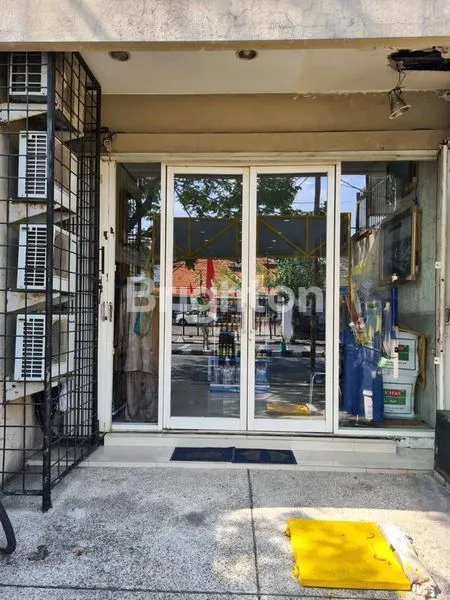 image RUKO SIAP PAKAI DI JL KUTAI 2,5 LANTAI LOKASI STRATEGIS  (2)