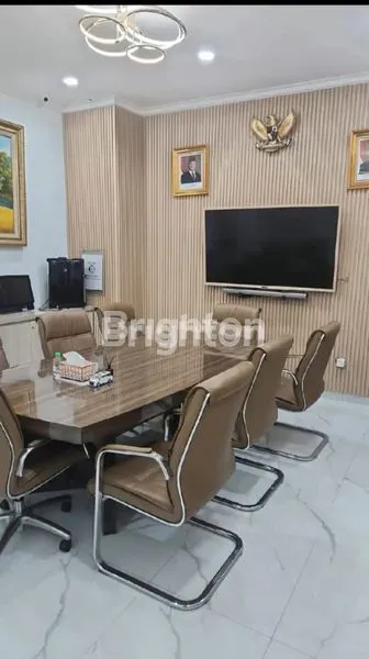 image GEDUNG KANTOR DI KARAWACI DENGAN LOKASI STRATEGIS (4)