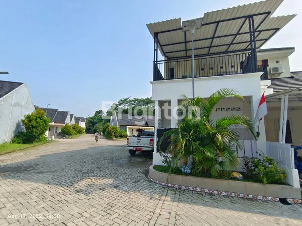 image RUMAH MEWAH 2 LANTAI DI GREN RESIDEN, LT 120M² (2)