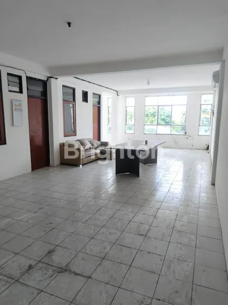 image INVESTASI STRATEGIS: RUKO 3 TINGKAT, LT 300 M² DI SURABAYA (6)