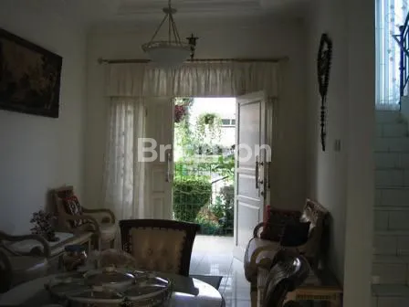 image RUMAH MEWAH LOKASI STRATEGIS (3)