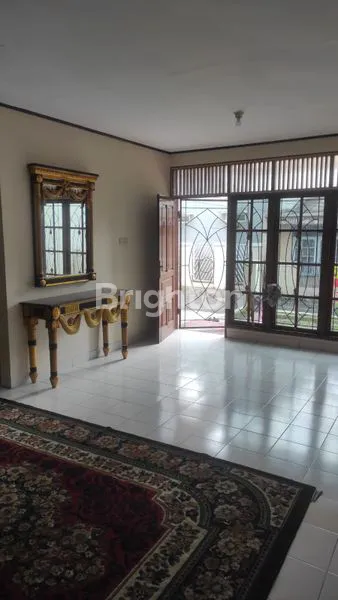 image RUMAH 3 LANTAI SEMI FURNISHED DI CIPUTAT TIMUR, DEKAT UIN (2)