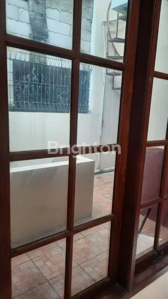 image RUMAH 3 LANTAI SEMI FURNISHED DI CIPUTAT TIMUR, DEKAT UIN (4)
