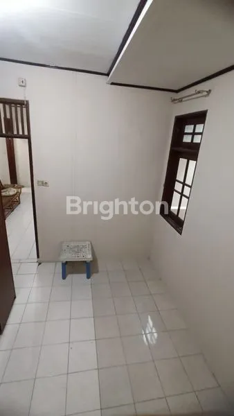 image RUMAH 3 LANTAI SEMI FURNISHED DI CIPUTAT TIMUR, DEKAT UIN (6)