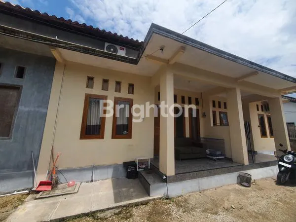 DIJUAL 4 RUMAH 1 LOKASI COCOK UNTUK USAHA KONTRAKAN