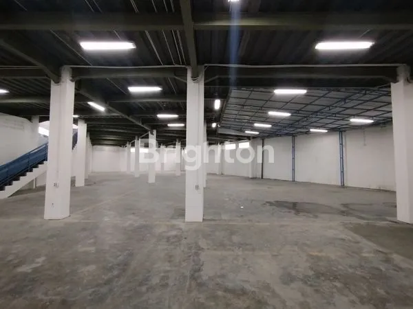 image DISEWAKAN GUDANG KOMERSIL, AKSES JALAN BESAR, SEMINYAK (3)