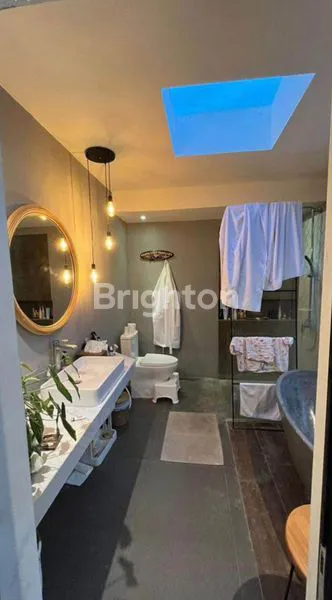 image DI JUAL VILLA CANTIK, NYAMAN, COCOK UNTUK HIDUP DI HARI TUA, LENGKAP DENGAN FULL FURNISH DI MENGWI (5)