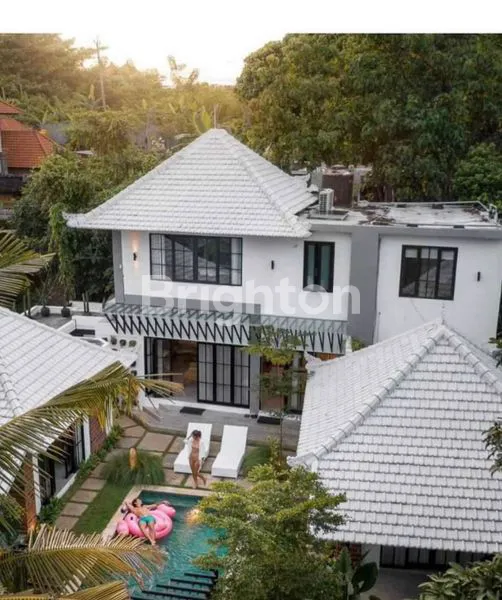 image DI JUAL VILLA CANTIK, NYAMAN, COCOK UNTUK HIDUP DI HARI TUA, LENGKAP DENGAN FULL FURNISH DI MENGWI (2)