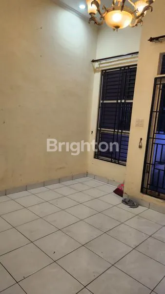 image HUNIAN DI KOMPLEK GOLDEN SUTRISNO (1)