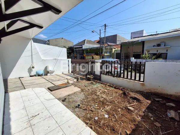 image RUMAH 2 LANTAI SIAP PAKAI DI SEMARANG TIMUR (1)