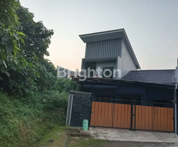 image RUMAH 2 LANTAI SIAP HUNI DI SERPONG PARK — 4+1 KAMAR, GARASI 2 MOBIL, SHM — LOKASI STRATEGIS (1)