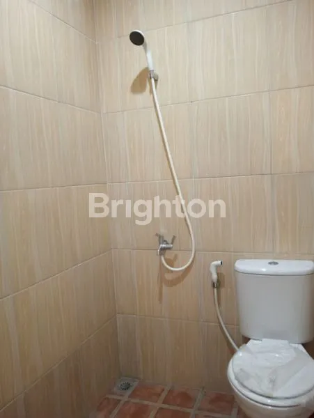 image RUMAH 2 LANTAI SIAP HUNI DI SERPONG PARK — 4+1 KAMAR, GARASI 2 MOBIL, SHM — LOKASI STRATEGIS (5)