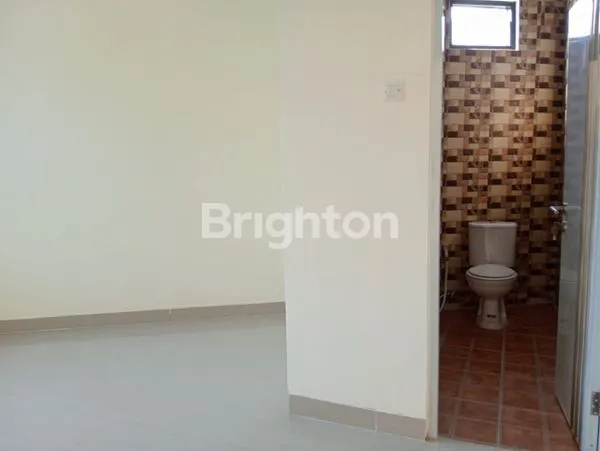 image RUMAH 2 LANTAI SIAP HUNI DI SERPONG PARK — 4+1 KAMAR, GARASI 2 MOBIL, SHM — LOKASI STRATEGIS (6)