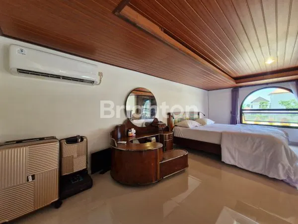 image VILLA NYAMAN 1 LANTAI DI TIBUBENENG – DISEWAKAN! LOKASI STRATEGIS DI JANTUNG KUTA UTARA, DEKAT AREA FAVORIT CANGGU & BERAWA!COCOK UNTUK TINGGAL JANGKA PANJANG, SUASANA TENANG, AKSES MUDAH KE MANA SAJA. (1)