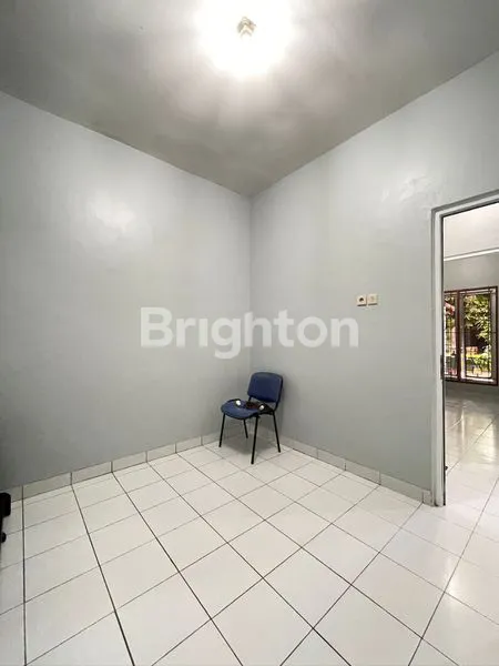 image RUMAH STRATEGIS DI SERPONG, DEKAT FASILITAS LENGKAP (3)